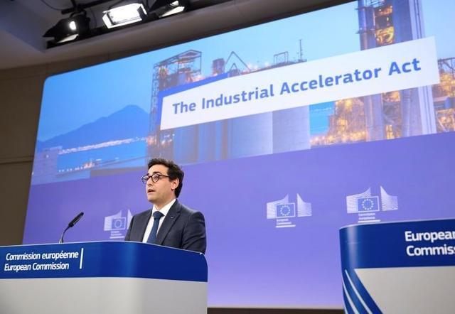 不装了! 欧盟立法强抢中国光伏技术, 史上最霸道法案颁布